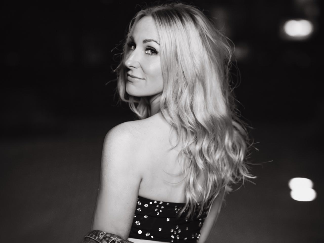 Nikki Glaser: After dark — Editorial